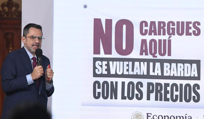 Profeco colocará lonas en gasolineras con precios caros de combustible regular y diésel
