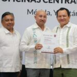 Gobernador Joaquín Díaz Mena entrega plazas a personal de apoyo educativo