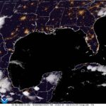 Ondas tropicales y canales de baja presión: el combo que encenderá el bochorno