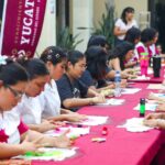 Ganadora del Premio Estatal de las Juventudes inspira a nuevas generaciones